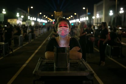 Una manifestante durante la convocatoria en Barcelona.