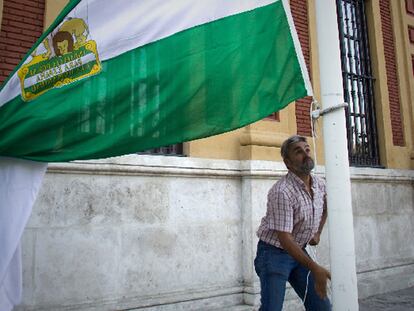 San Telmo iza la bandera