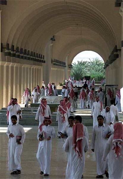 Estudiantes saudíes en la Universidad de Riad.