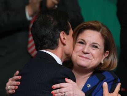 La fiscal Arely Gómez y el presidente Peña Nieto.