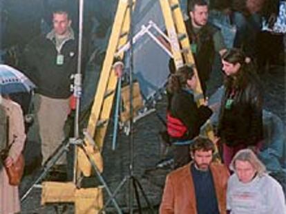 Antonio Banderas, a la izquierda, junto al director de la película, Christopher Hampton.