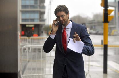 Pau Gasol llega al hotel Hilton.