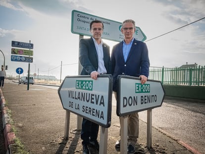 Miguel Ángel Gallardo (izquierda) y José Luis Quintana Álvarez (derecha), alcaldes de Villanueva de la Serena y Don Benito, en septiembre de 2021.