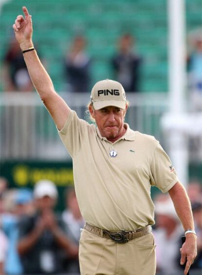 Miguel Ángel Jiménez, tras lograr un <i>birdie</i> en el hoyo 18.