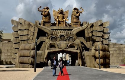 Visitantes en la inauguración del parque temático Cinecittà World.