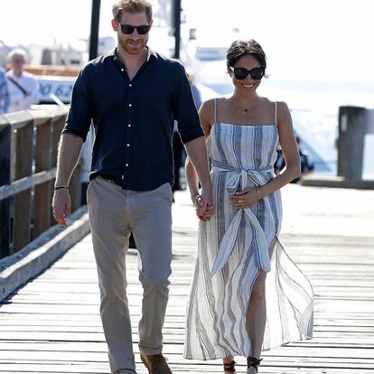 En uno de los primeros días de su gira por Nueva Zelanda, Meghan llevó uno de ellos combinado con sandalias romanas.