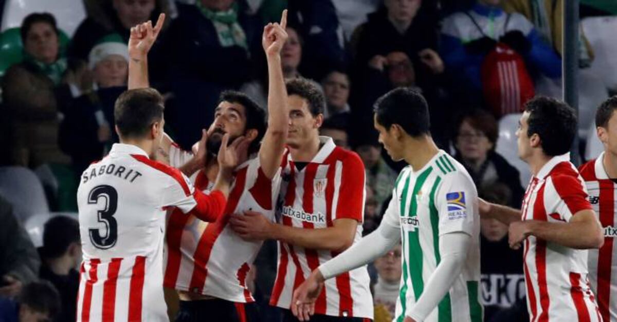 Un penalti y una expulsión condenan al Betis ante el Athletic ...