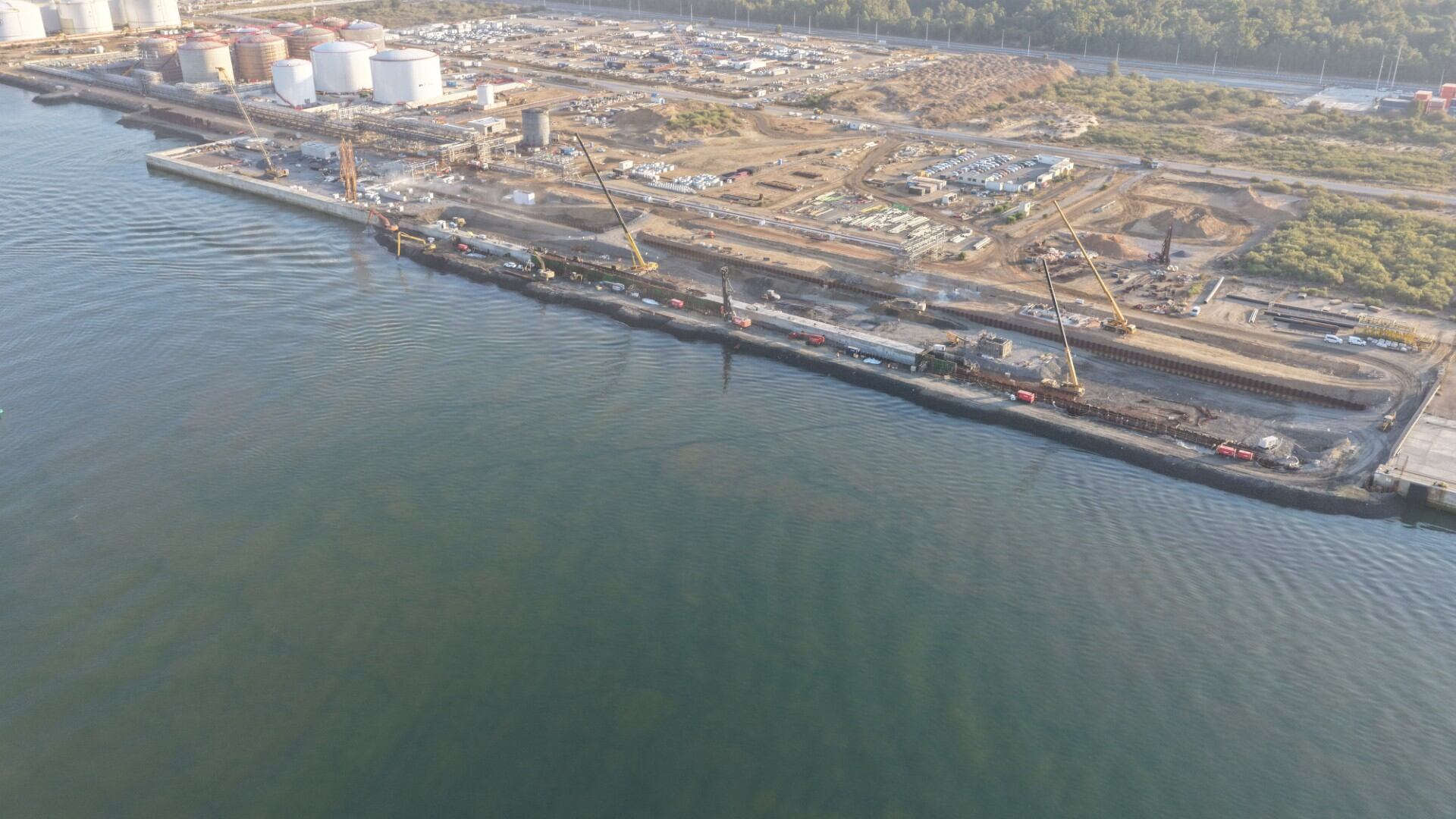 Moeve y Exolum firman una financiación de 105 millones para el Muelle Sur del Puerto de Huelva