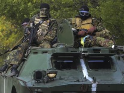 Miembros del ej&eacute;rcito ucraniano patrullan los alrededores de la ciudad de Kramatorsk, en el este del pa&iacute;s.