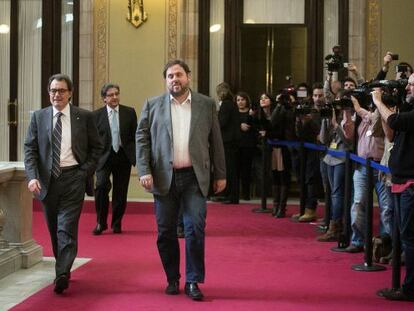 Artur Mas i Oriol Junqueras es reuneixen al Parlament.