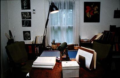 Mesa de trabajo de Marguerite Yourcenar y su compañera Grace Frick,
en la casa de la isla de los Montes Desiertos.