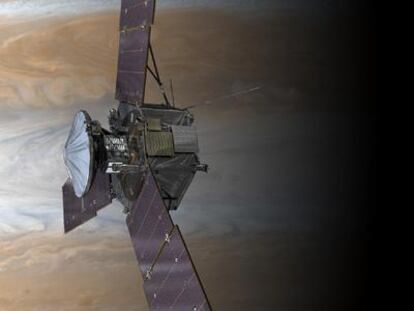 Ilustración de la nave interplanetaria <i>Juno</i> sobre una fotografía del planeta Júpiter.