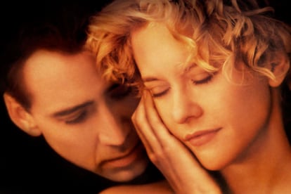 "Prefiero haber olido su cabello, un beso de sus labios, una caricia de su mano, que toda una eternidad sin ella”.

	
	Hacer pasar por un ángel a un actor como Nicolas Cage tiene sus riesgos y formar pareja con Meg Ryan, la reina del romanticismo, no siempre es señal de éxito. Nos quedamos con algunas de sus frases. City of Angels, Brad Silberling, 1998).