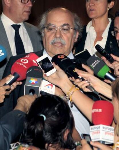 El consejero de Economía, Andreu Mas-Colell, a la salida de la reunión del Consejo de Política Fiscal y Financiera.