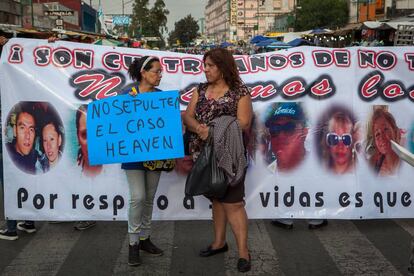 Las madres Ana María Vargas y Julieta González.
