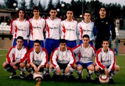 Arribas, de pie, el segundo por la izquierda, cuando era jugador del Rayo Majadahonda.