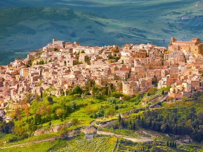 Vista del pueblo de Calascibetta, en el corazón de Sicilia.