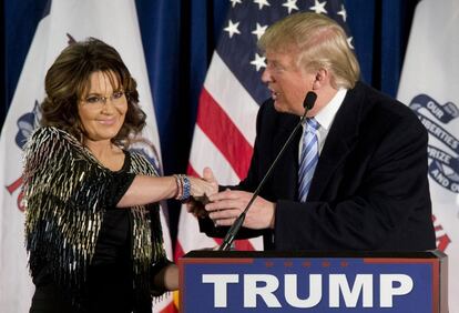 Sarah Palin, junto al candidato a las primarias republicanas, Donald Trump.