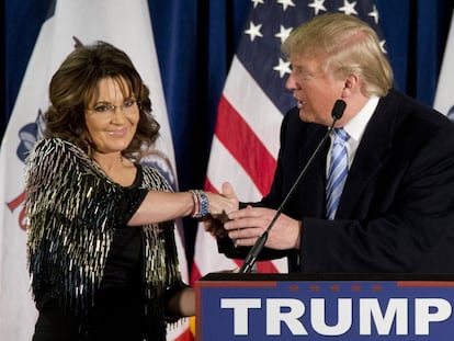 Sarah Palin, junto al candidato a las primarias republicanas, Donald Trump.