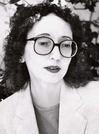 Joyce Carol Oates (Lockport, Nueva York, 1938), autora de <b><i>La hija del sepulturero</b></i> (Alfaguara).