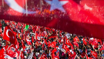 Banderas de Turquía durante la manifestación en Taksim.