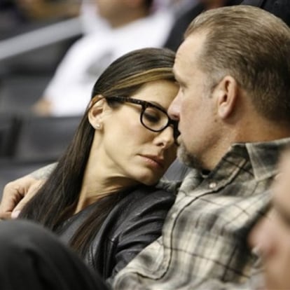 Sandra Bullock y Jesse James en una imagen de octubre de 2009