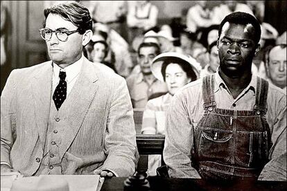 Gregory Peck y Brock Peters, en la película <i>Matar a un ruiseñor.</i>