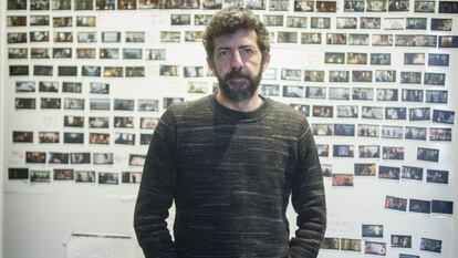 El director de cine andaluz Alberto Rodr&iacute;guez, en su estudio de Sevilla.