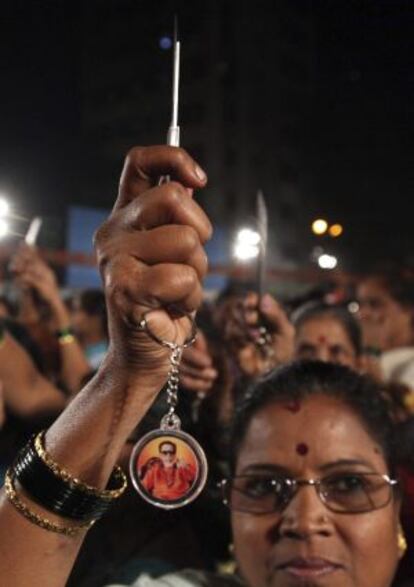 Una mujer protesta contra la violencia sexual en India