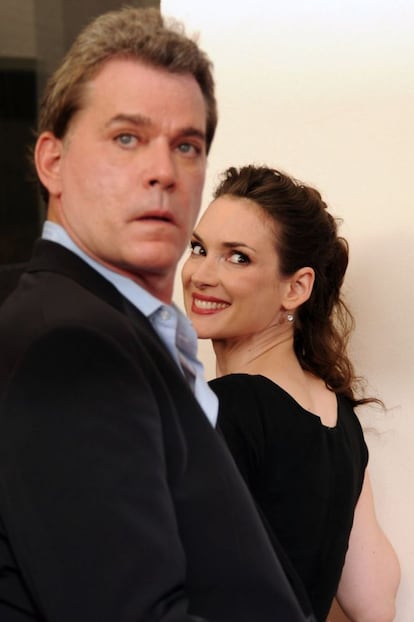 El actor Ray Liotta junto a Winona Ryder en Venecia