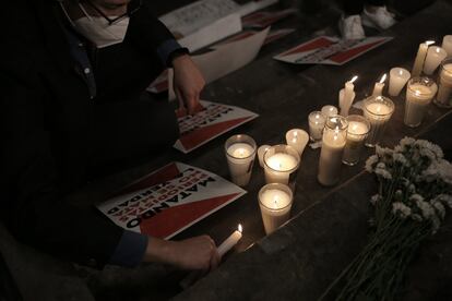 La convocatoria en la Plaza de Armas de Guadalajara, donde acudieron estudiantes, periodistas y miembros de la sociedad civil. El año pasado en México fueron asesinados nueve reporteros. Este año ha comenzado con el homicidio de tres informadores en menos de un mes.