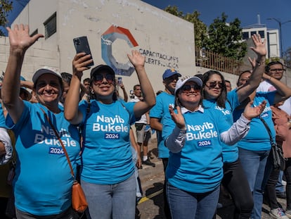 Simpatizantes de Nayib Bukele en San Salvador, este domingo.