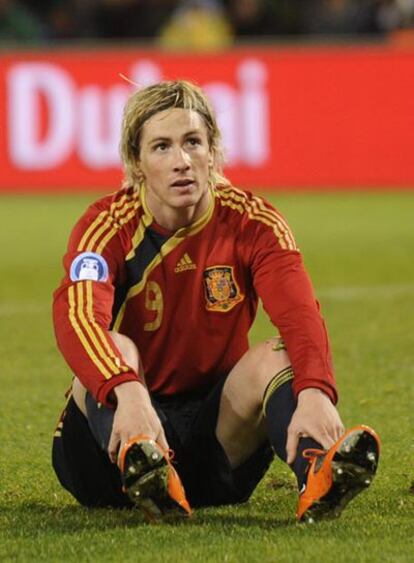 Fernando Torres se lamenta tras una ocasión fallada.
