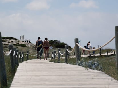 Camino en la playa de Ses Illetes, Formentera