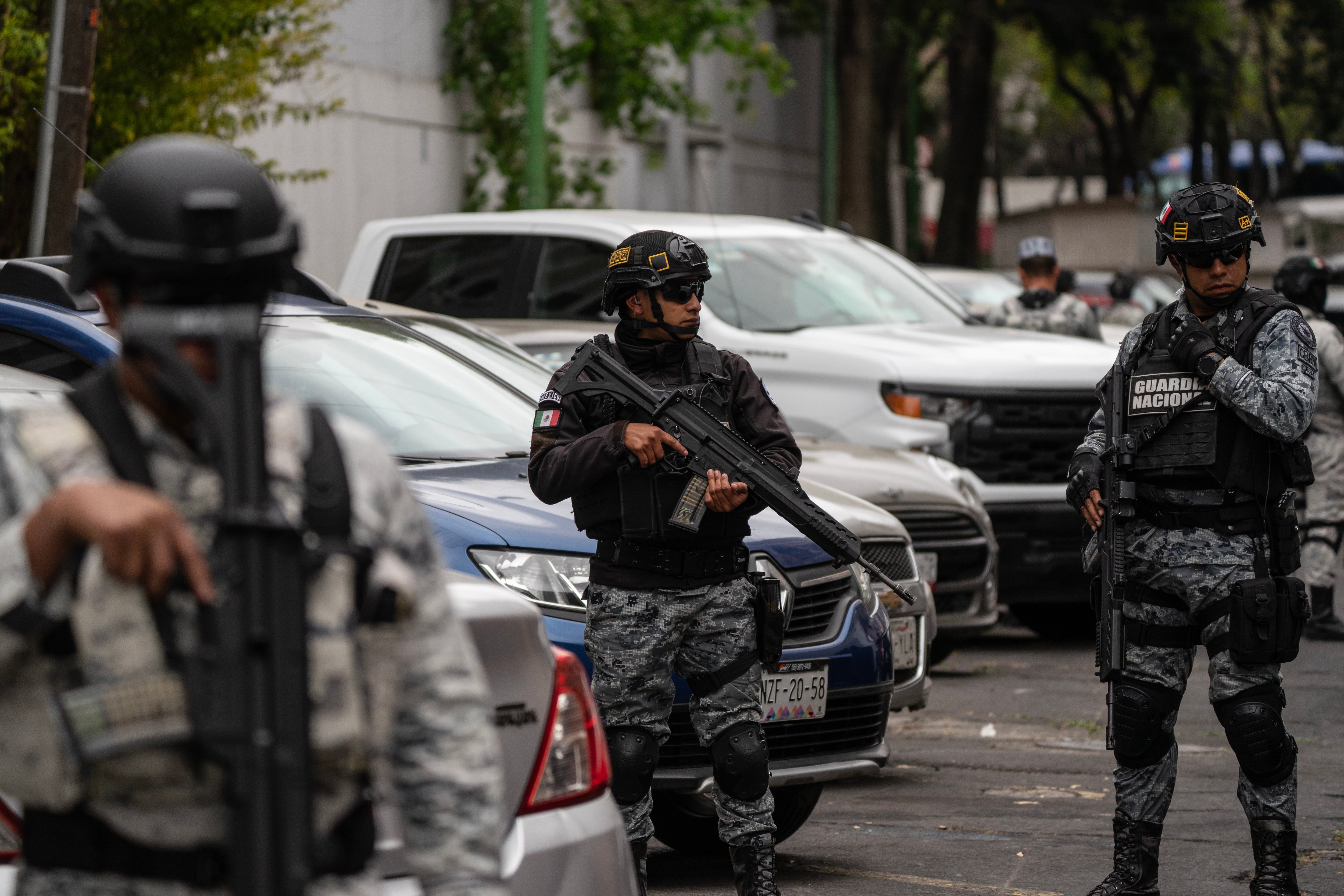 La Guardia Nacional resguarda la sede de la Fiscalía Especializada en Materia de Delincuencia Organizada, en Ciudad de México, donde será realizada la necropsia al cuerpo de Nemesio Oseguera.
