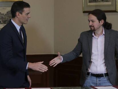  Pedro Sánchez y Pablo Iglesias, tras la firma del acuerdo en noviembre. 