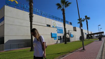 Fachada del hospital de Torrevieja.