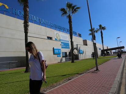 Fachada del hospital de Torrevieja.