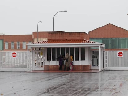 Control de acceso al Centro Penitenciario de Navalcarnero, en la provincia de Madrid.