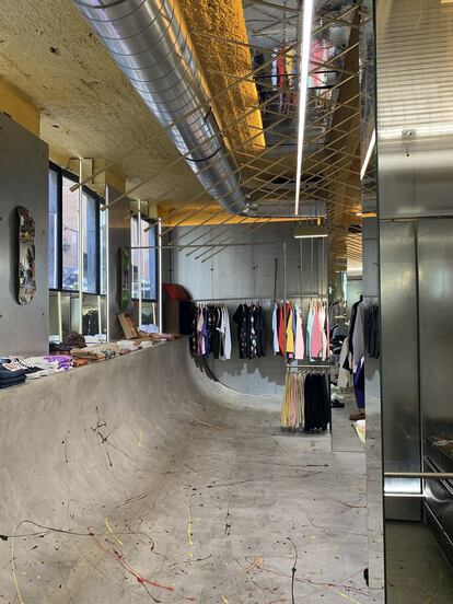 El amplio local de Mini Shop está inspirado en un ‘skatepark’ y da el relevo a la anterior ubicación de la tienda, en el mismo barrio.