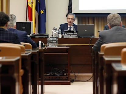 El gobernador del Banco de España, Pablo Hernández de Cos, durante su comparecencia en la en la Comisión de Economía del Congreso-