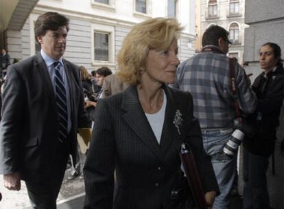 Elena Salgado, a su llegada ayer al Congreso de los Diputados.