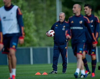 Vicente del Bosque dirige un entrenamiento en el estadio de Foxborough (EE UU).