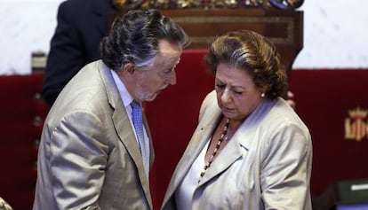 Rita Barberá y su vicealcalde, Alfonso Grau, en el Ayuntamiento de Valencia en 2015.