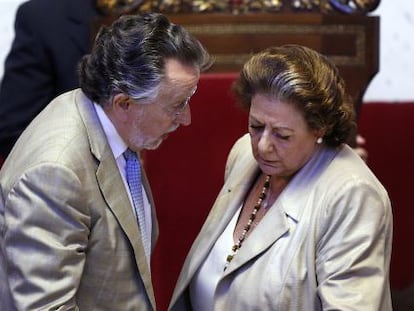 Rita Barberá y su vicealcalde, Alfonso Grau, en el Ayuntamiento de Valencia en 2015.