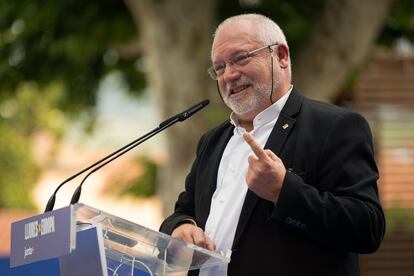 Lluis Puig interviene durante un acto de campaña de JxCat en Colliure (Francia), el 7 de junio.