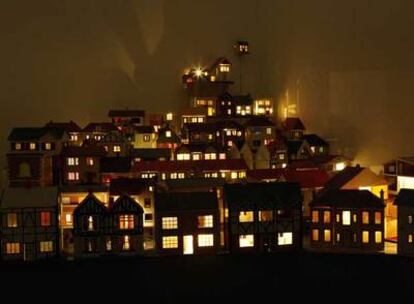 La instalación 'Village' (2006), de Whiteread, compuesta por cincuenta casas.