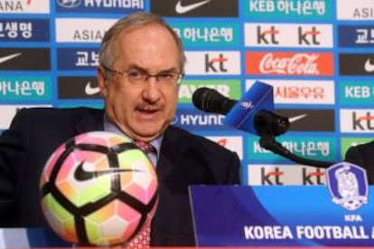 Uli Stielike, seleccionador de Corea del Sur.