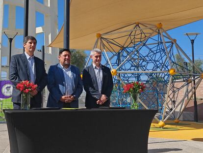Felipe Bravo, gerente general de Metro; Manuel Zuñiga, alcalde de El Bosque y Daniel Tugues, gerente general de Aguas Andinas.