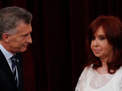Mauricio Macri y Cristina Kirchner el 10 de diciembre de 2019, en Buenos Aires.